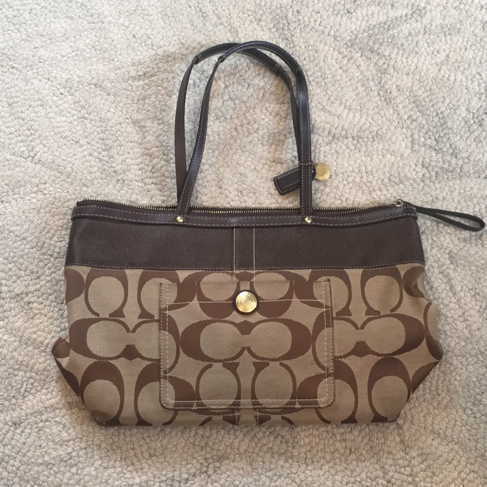 Coach shoulder purse/duffle. Lavender interior.